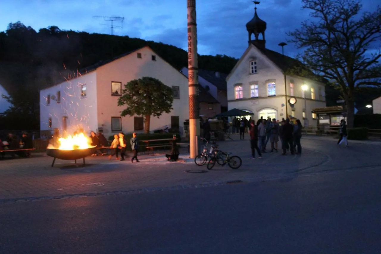 Gasthaus Schlossblick Treuchtlingen Gæstehus